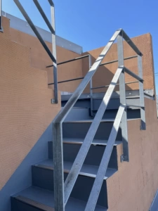 横浜 外構工事 外階段手摺工事